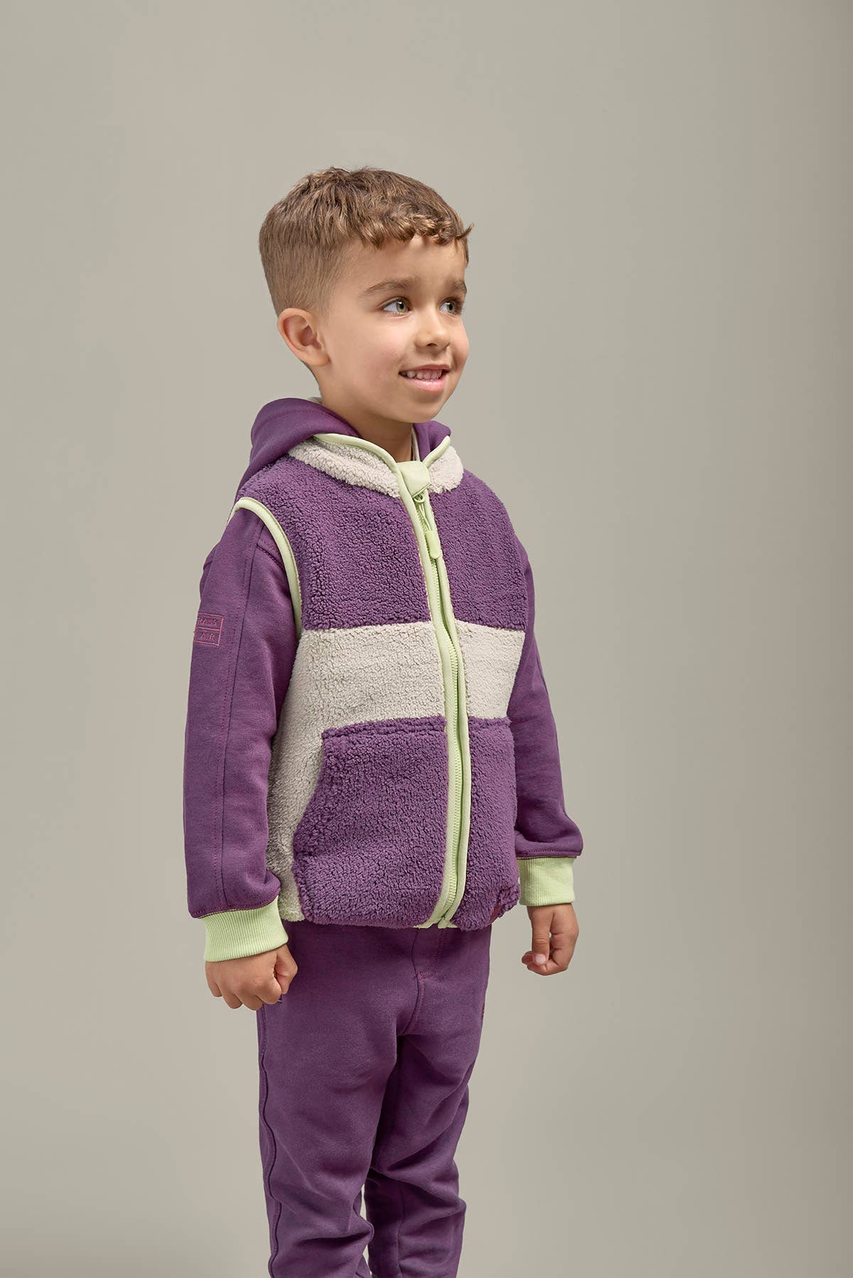 Grass & Air borgvest set fra siden