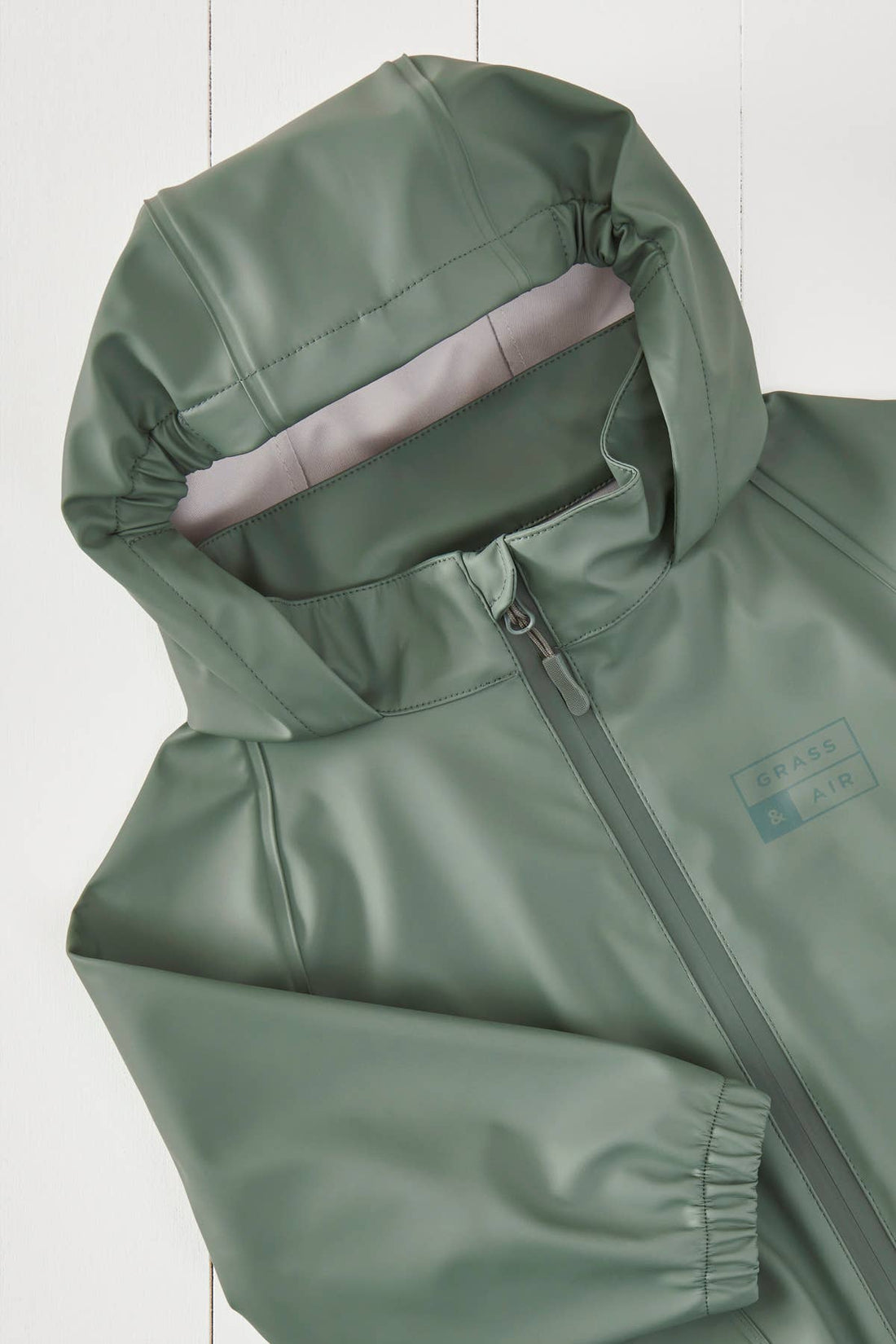 Grass &amp; Air khaki regnjakke set fra siden