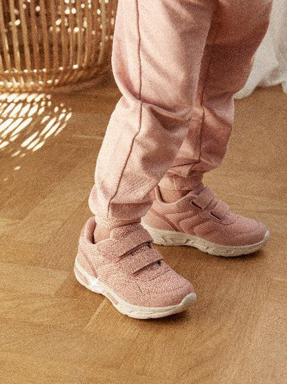 Ein FANTASTISCHER, leichter Sneaker mit Klettverschluss und Licht – Misty Rose – Schuhe – MamaMilla